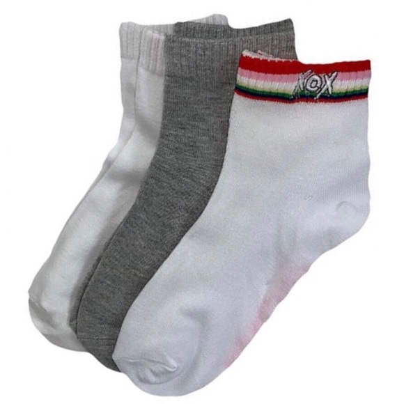 Betsey Johnson Accessories - Betsey Johnson 3 Pk. Quarter Socks